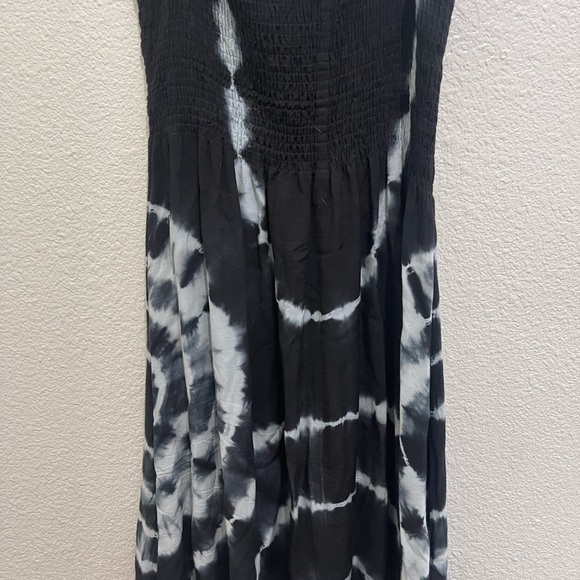 Elegant Strapless Black and White Dress - Picture 5 of 6